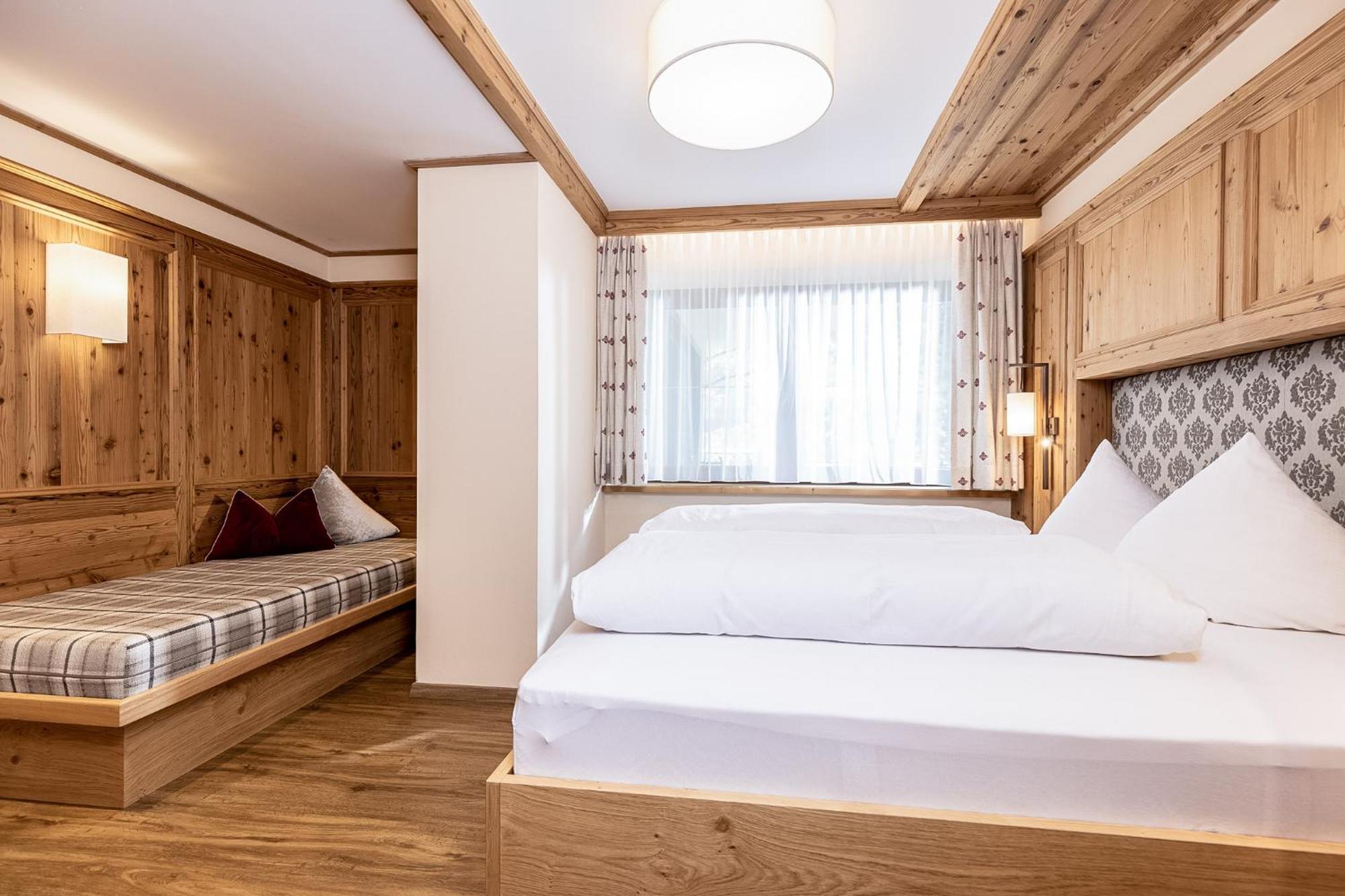 Aparthotel Landhaus St. Joseph Mayrhofen Exterior foto