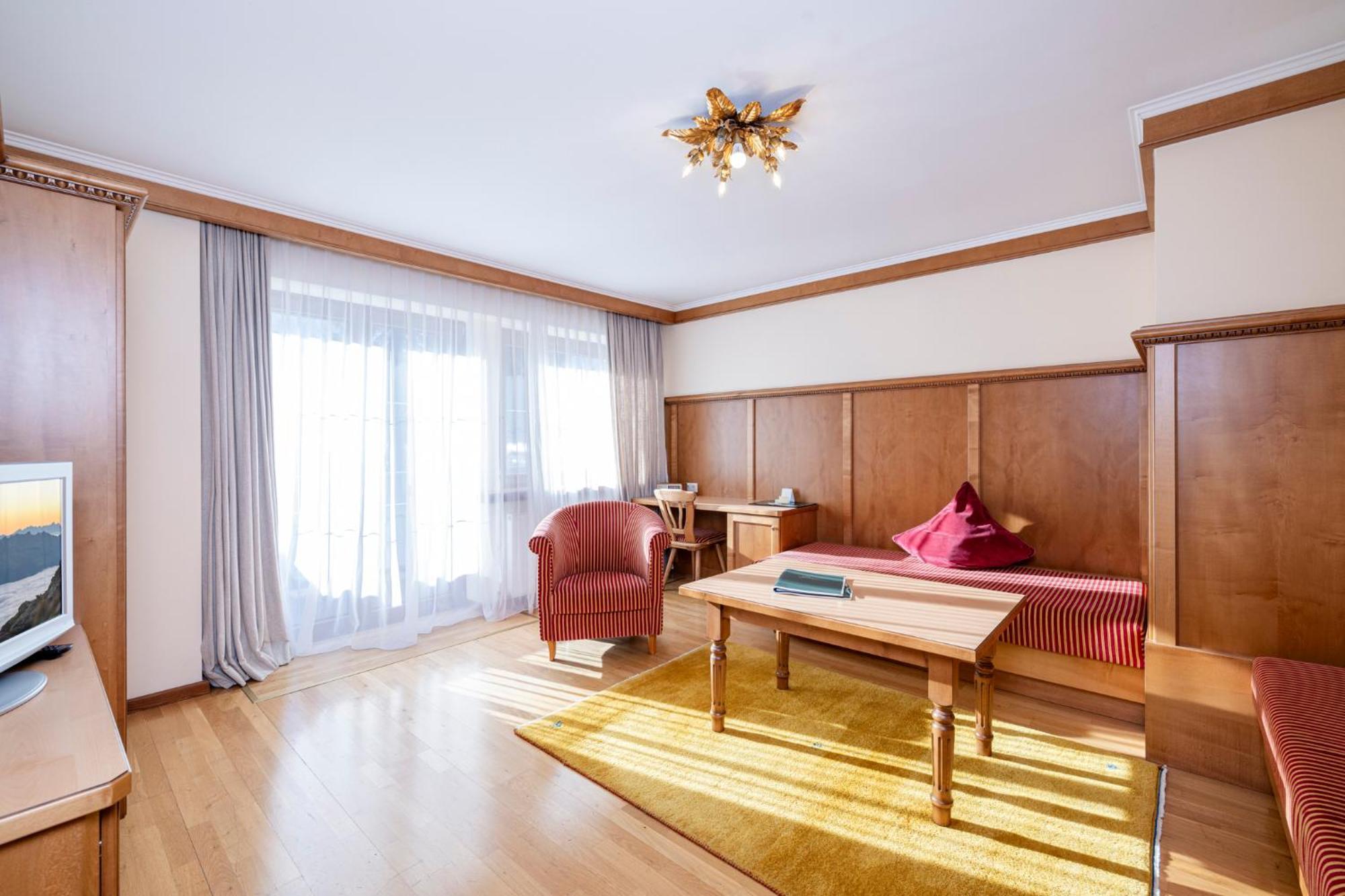 Aparthotel Landhaus St. Joseph Mayrhofen Exterior foto
