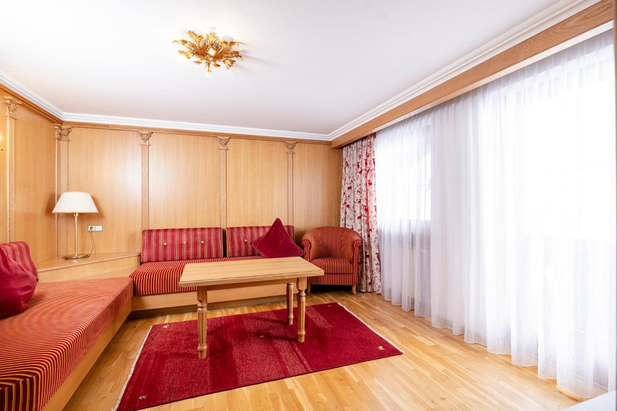 Aparthotel Landhaus St. Joseph Mayrhofen Exterior foto
