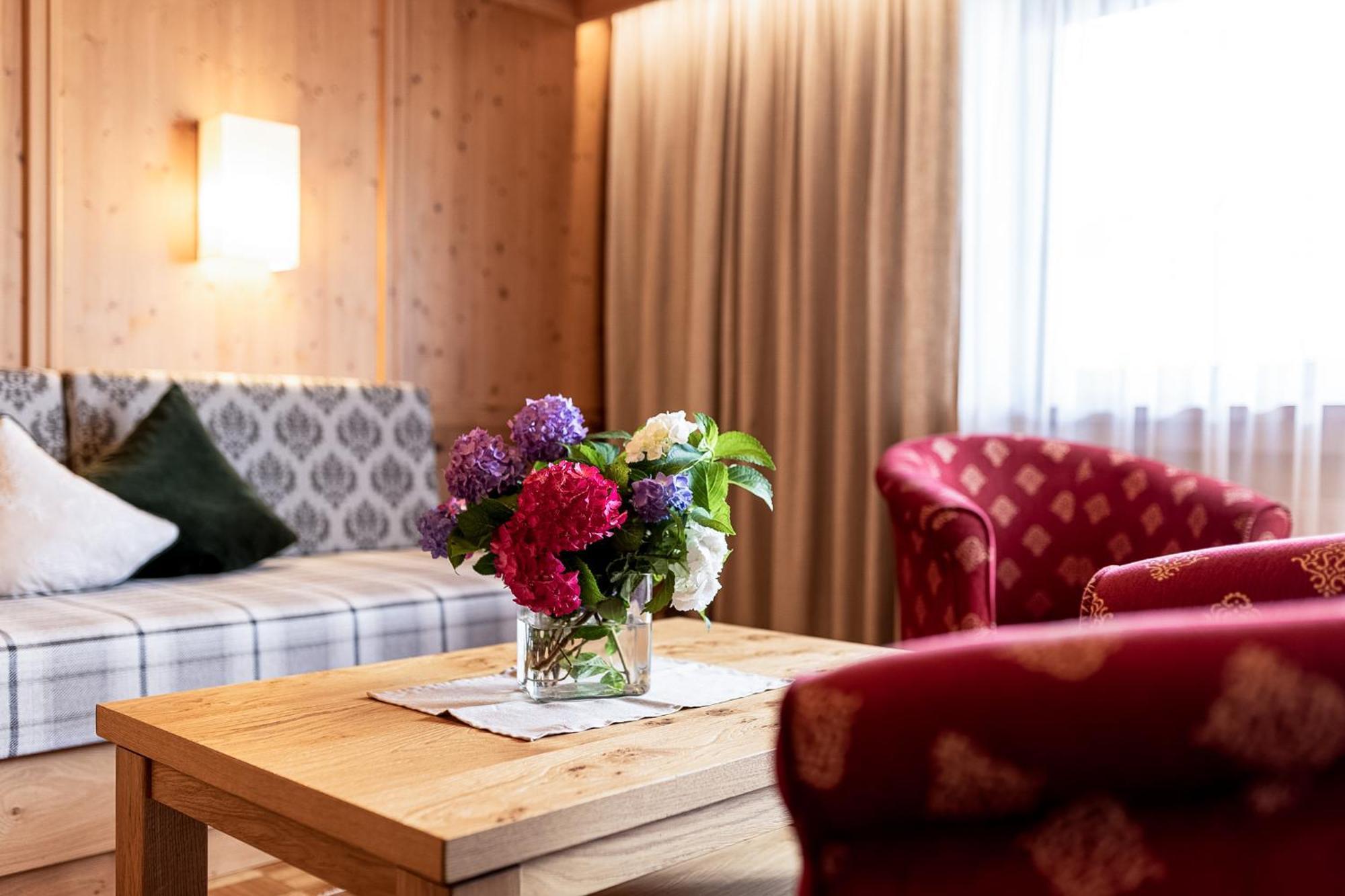 Aparthotel Landhaus St. Joseph Mayrhofen Exterior foto